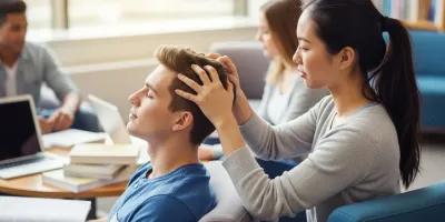 수험생 스트레스 박살! 두피 <b class="sch_word">마사지</b>